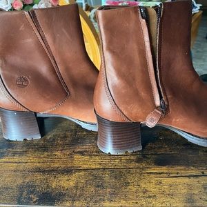 Timberland Light Brown Leather Chunky Heel Ankle Boot Size 7